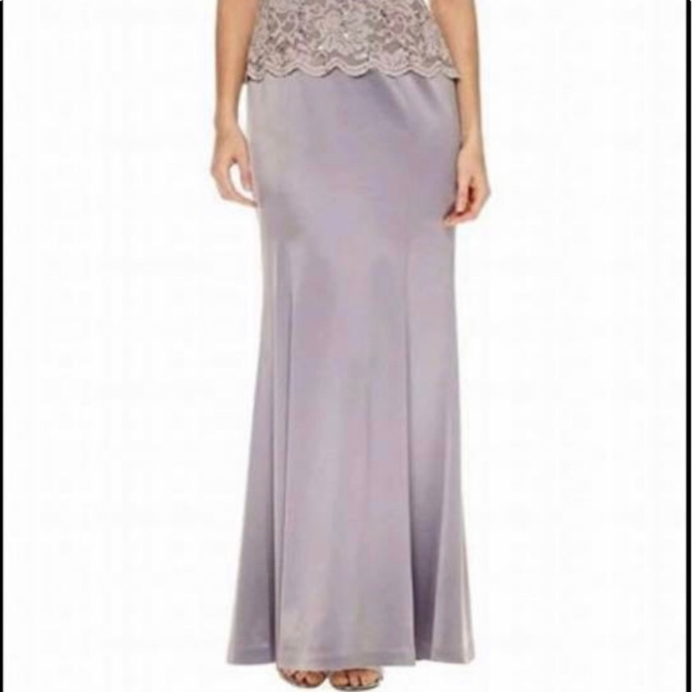 Beautiful Silver Mother of the Bride Formal Gown - Picture 2 of 3